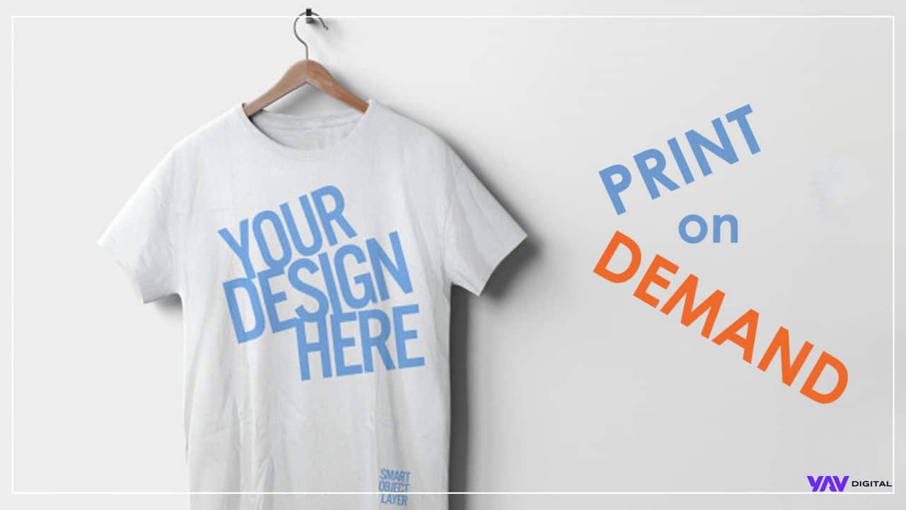 camiseta branca com a mensagem your design here