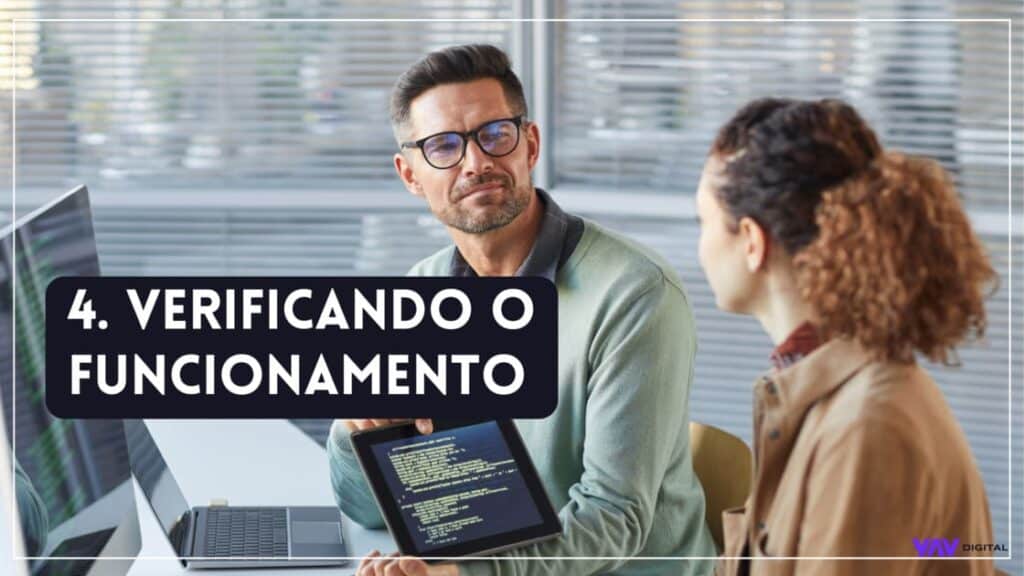 Homem e mulher em conversa, segurando um livro